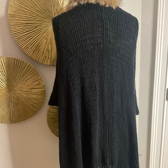 * Knitted Faux Fur Collared Shawl * - Picture 4 of 5